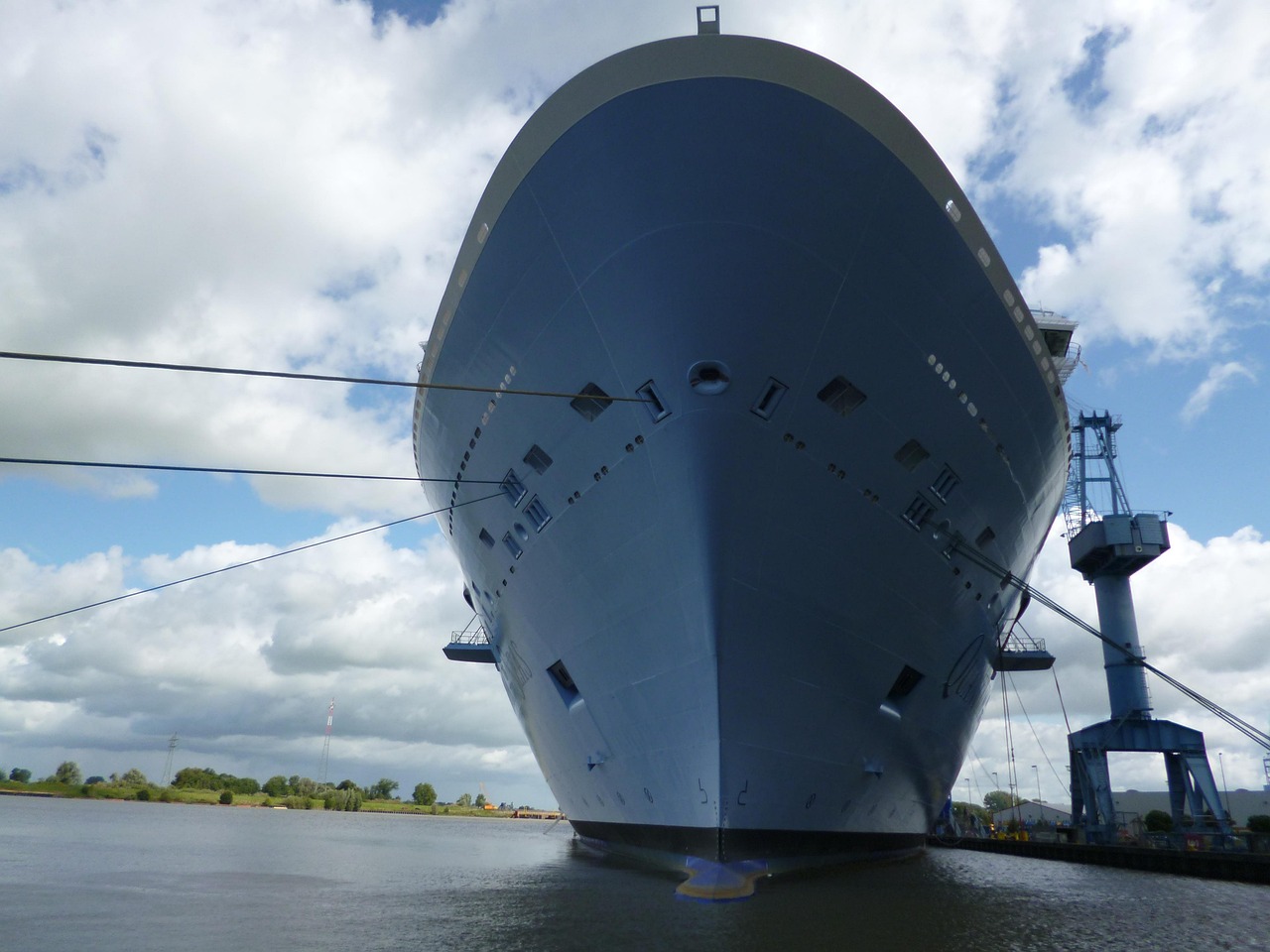 ocean giant, cruise, ship, shipyard, meyer shipyard, ocean-going ship, shipbuilding, papenburg, construction site, technology, development, big, bug, gigantic, enormous, impressively, quantum of the seas, cruise ship