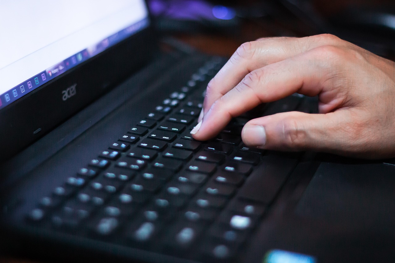 internet surfing, hand, laptop, notebook, keyboard, cyber, internet, media, application, online, connection, http, connect, finger, international, www, facebook, web, social, global