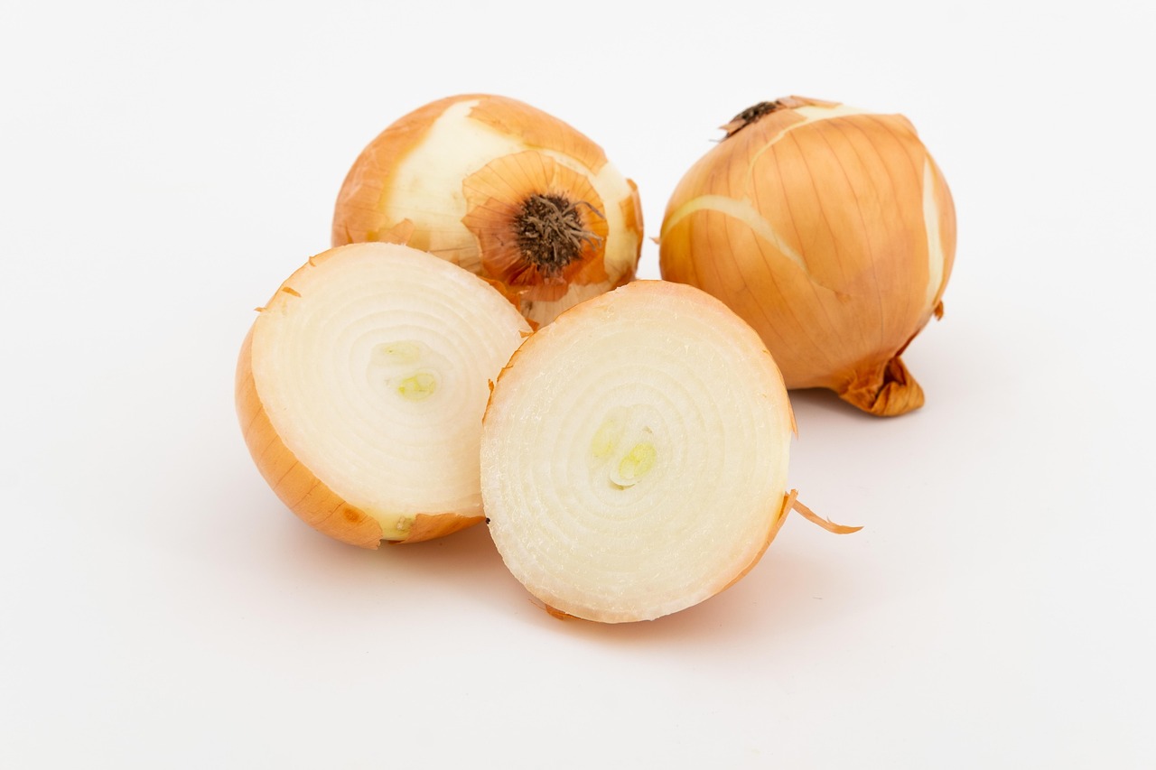 onion, vegetables, onions, bolle, zipolle, kitchen onion, garden onion, summer bulb, house onion, common onion, healthy, vitamins, food, nourishment, allium cepa, leek, allium, weis