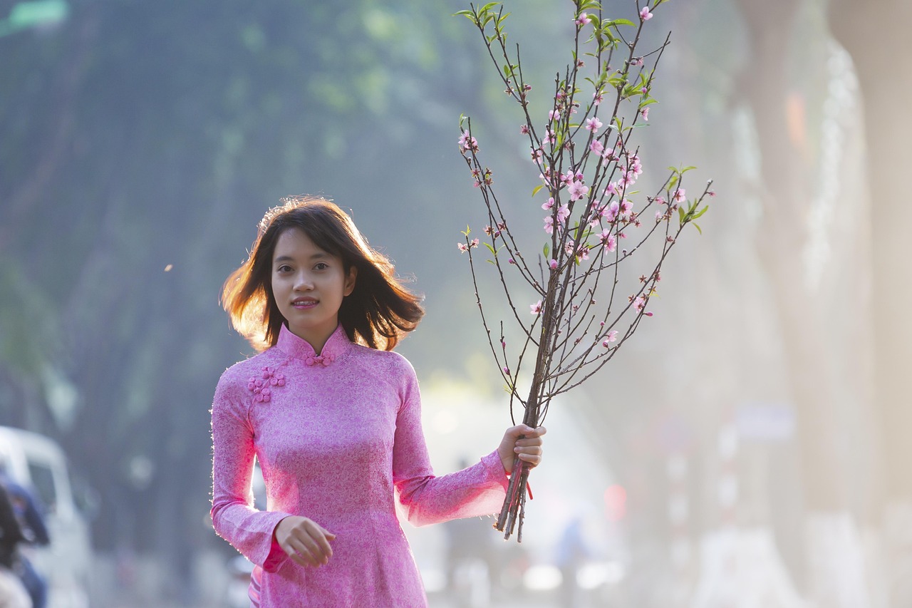 lady in pink, hanoi girl, bright smile, nice girl, hanoi, hanoi-vietnam, early morning, pink, peach flower, peach blossom, hanoi old quarter