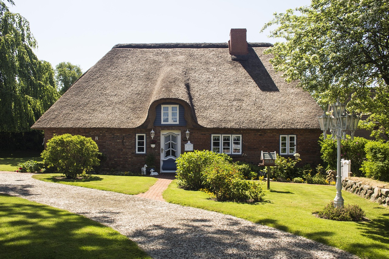 north friesland, idyllic thatched roof house, monument, thatched roof, summer