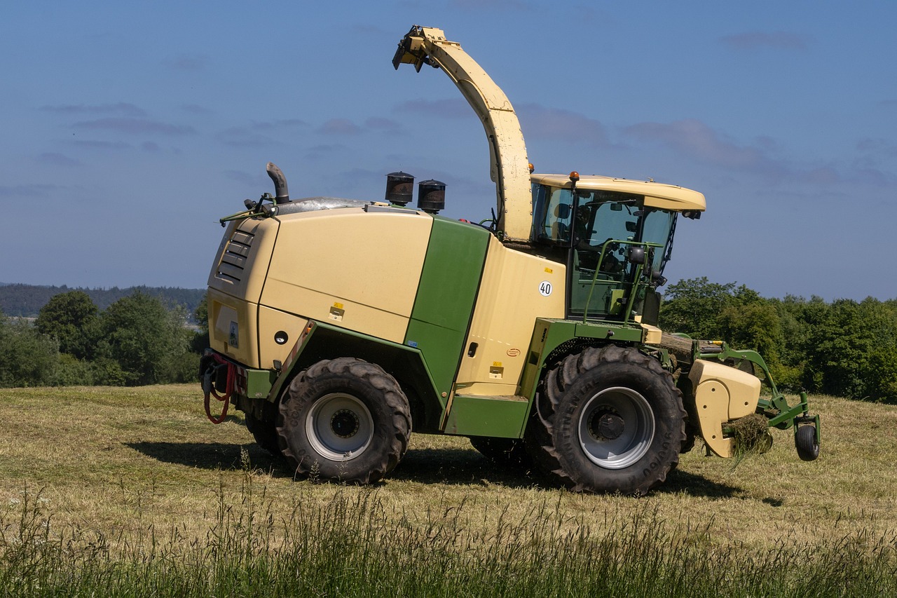 combine, agricultural equipment, farming, agriculture, corn harvester, agricultural machinery, biogas, biogas plant, chopper, corn, corn harvest, corn silage, tractor, countryside, crop, cultivation, cutting, country, farm