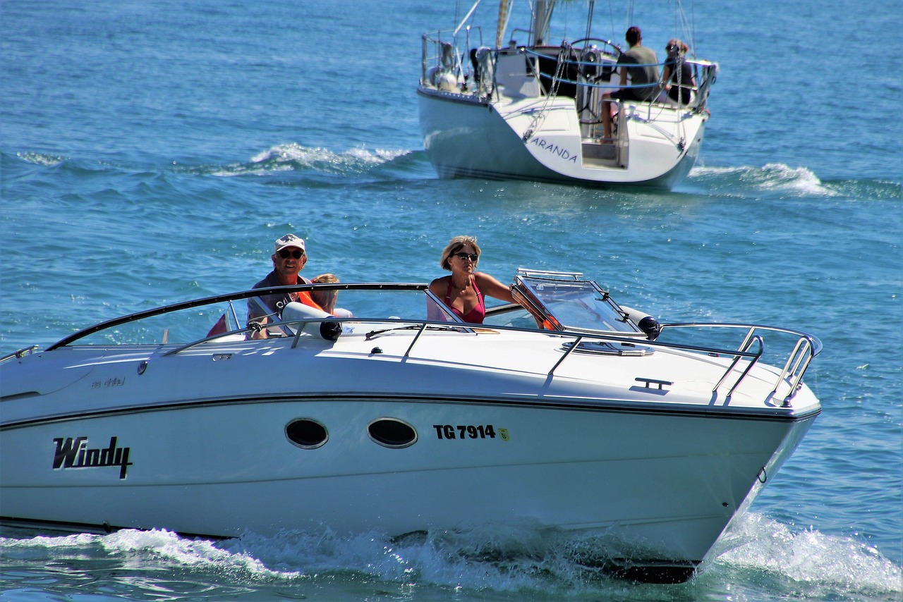 łódź, to swim, motorboat, mood, speed, relaxation, couple, on the water, perspective, adventure, rest, freedom, nature, water, together, holiday, people, lake, bodensee, active, vacations, summer, wind, two colors