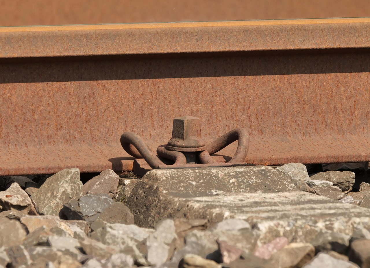 rail clamp, track, threshold, gravel, railroad, driveway, main line, uic-norm, railroad tracks, fastening, railway line, rail transport