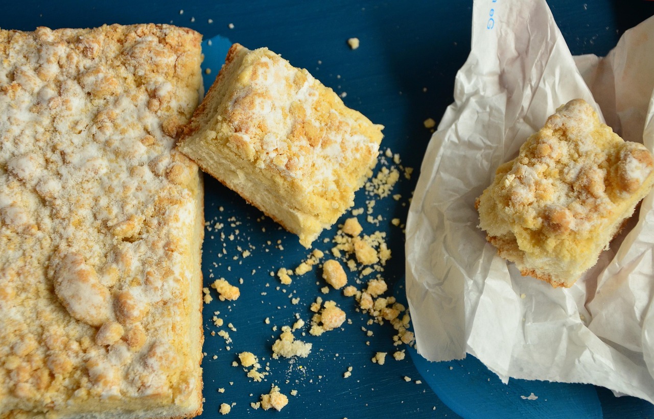 streusel cake, cakes, crumbs, crumb cake, crumbly, to bake, baked goods, sheet cake, sugar, cute, powdered sugar, yeast pastries