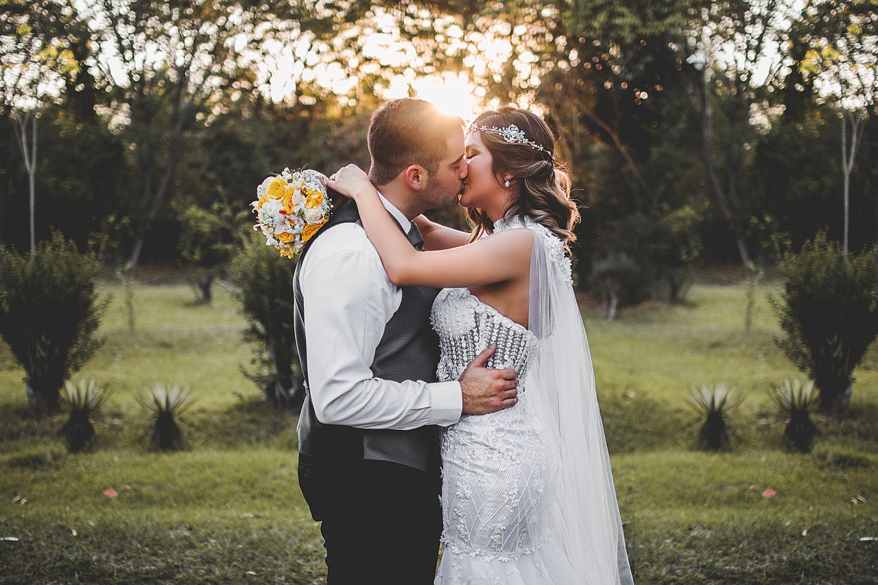 wedding, kiss, vintage, couple, romance, lovers