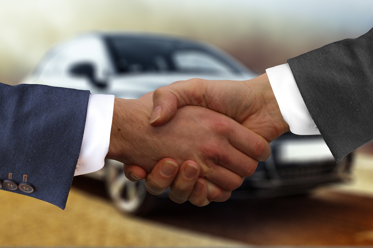 handshake, autokaufmann, automobile, to buy, contract, buyer, dealer, car dealer, shaking hands, company, financial world, finance, federation, alliance, teamwork, collaboration, modern, men's suit