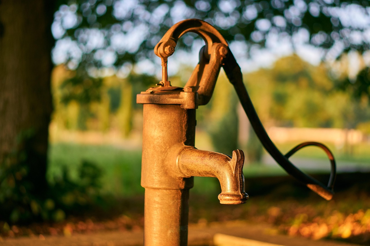 fountain, water, donor, pump, hand pump, manually, discharge, water tap, old, water fountain, architecture, drink, fountain head