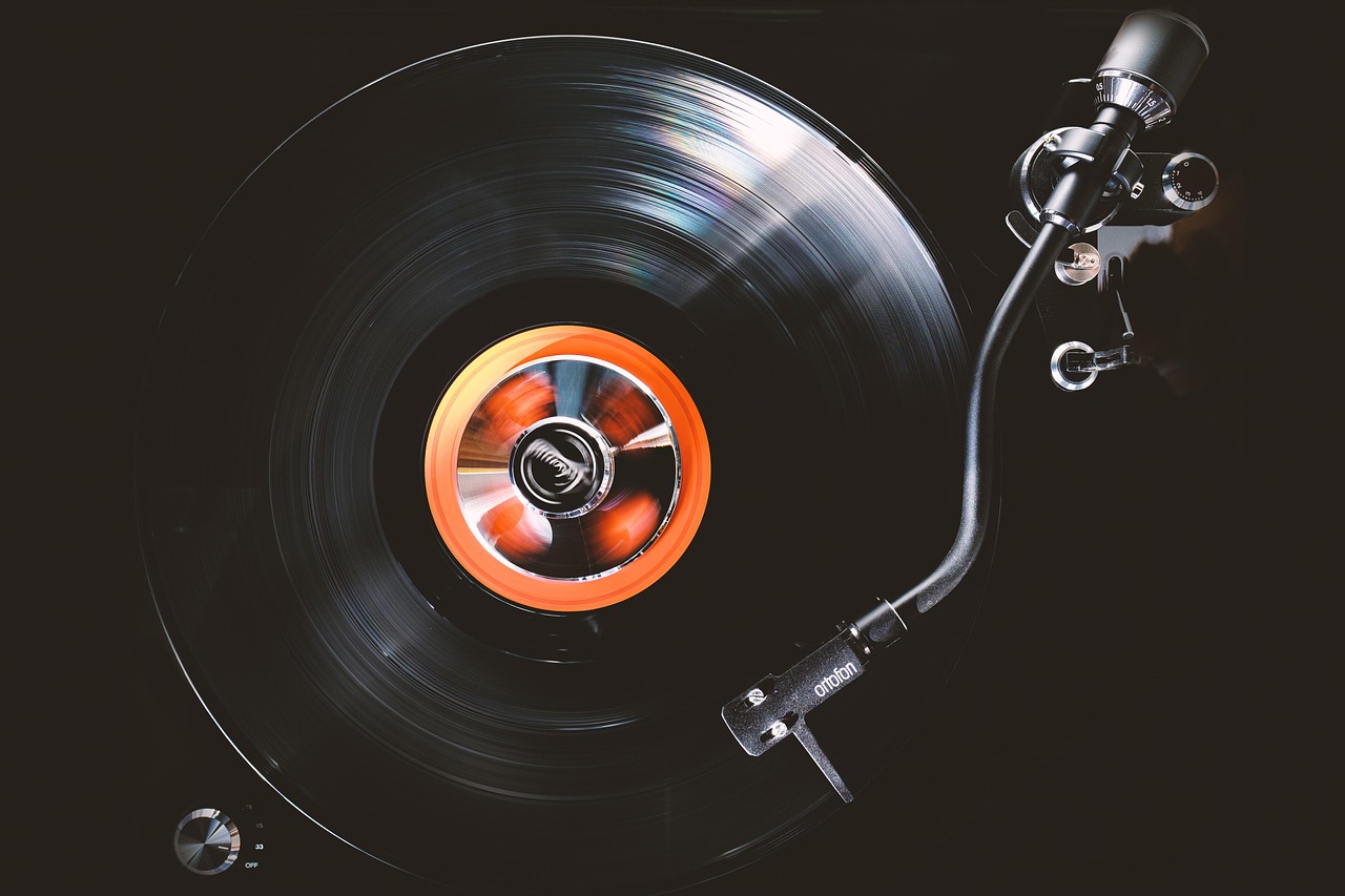 vinyl, plate, vinyl record, record, music, hub, tonearm, audio, hi-fi, analog, puristic, audio-phil