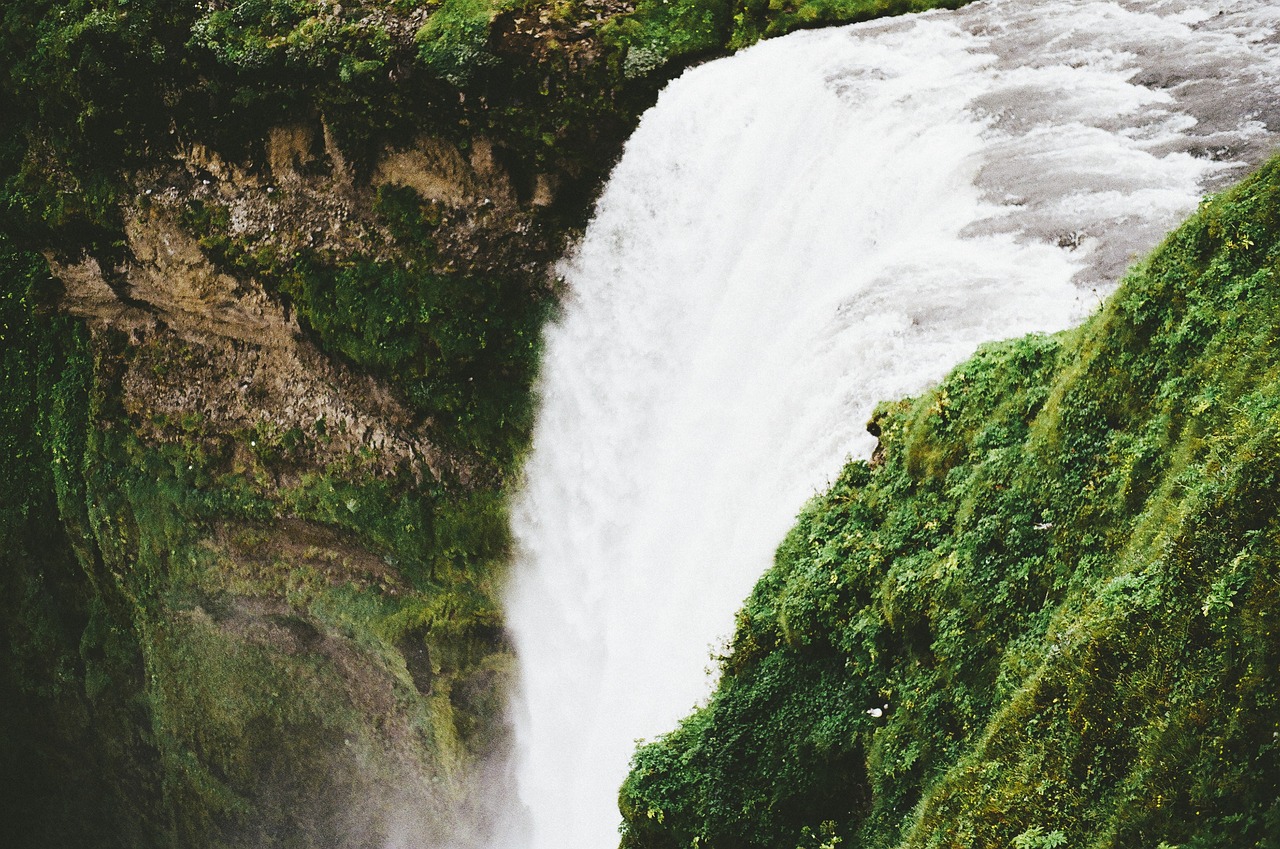 waterfall, iceland, nature, water, landscape, stream, cascade, natural, spray, power, falling, motion, europe, mist, cliff, rocks, green, grass, river, green waterfall, green river, green rock, green power