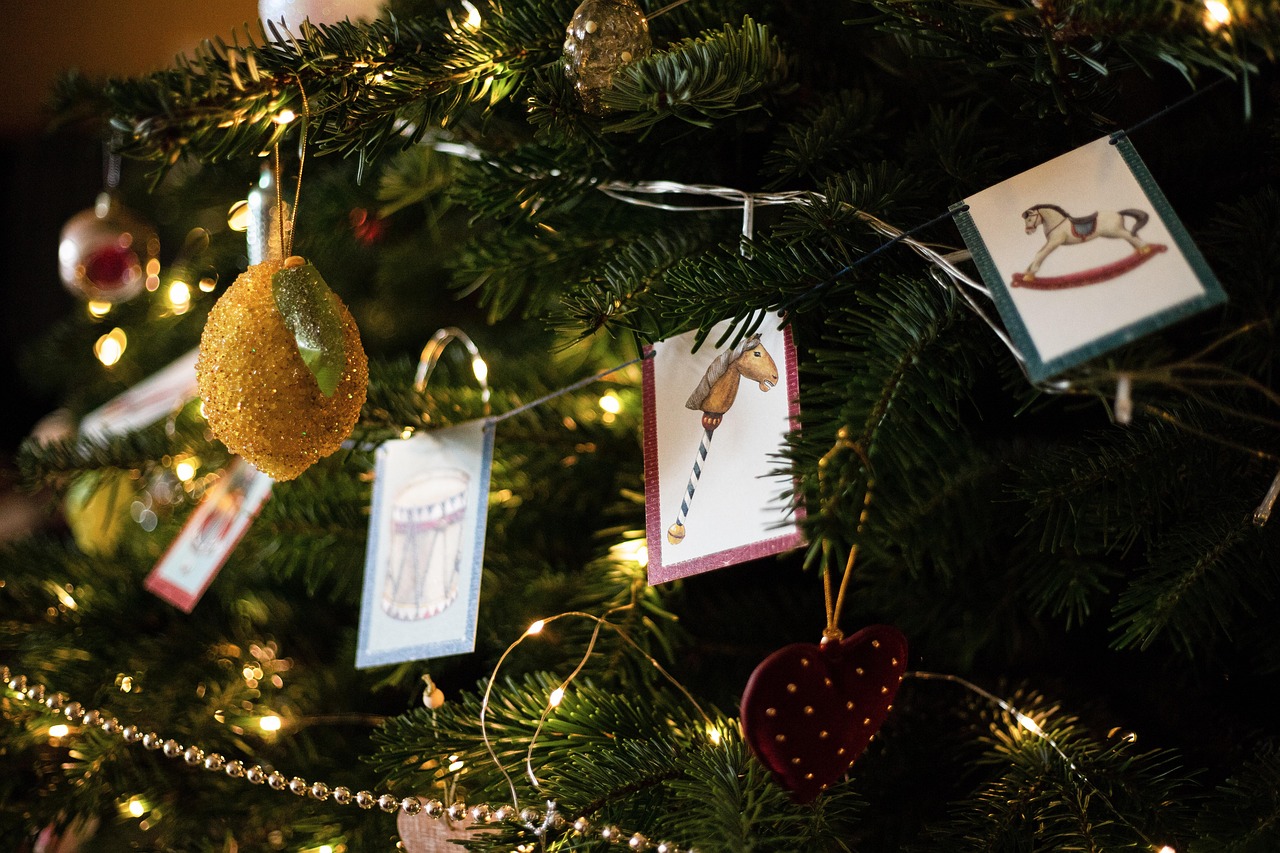 christmas, christmas decorations, christmas time, christmas decor, garland, christmas decoration