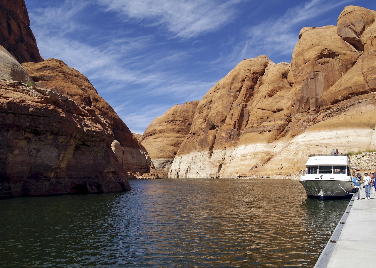 high, rock, near, rainbow bridge, lake powell, arizona, usa, page, tourist attraction, monument, native, sacred, place, landscape, outdoor, hot, dry, scenery, nature, desert, boat, landing, pier, water, reservoir, activity