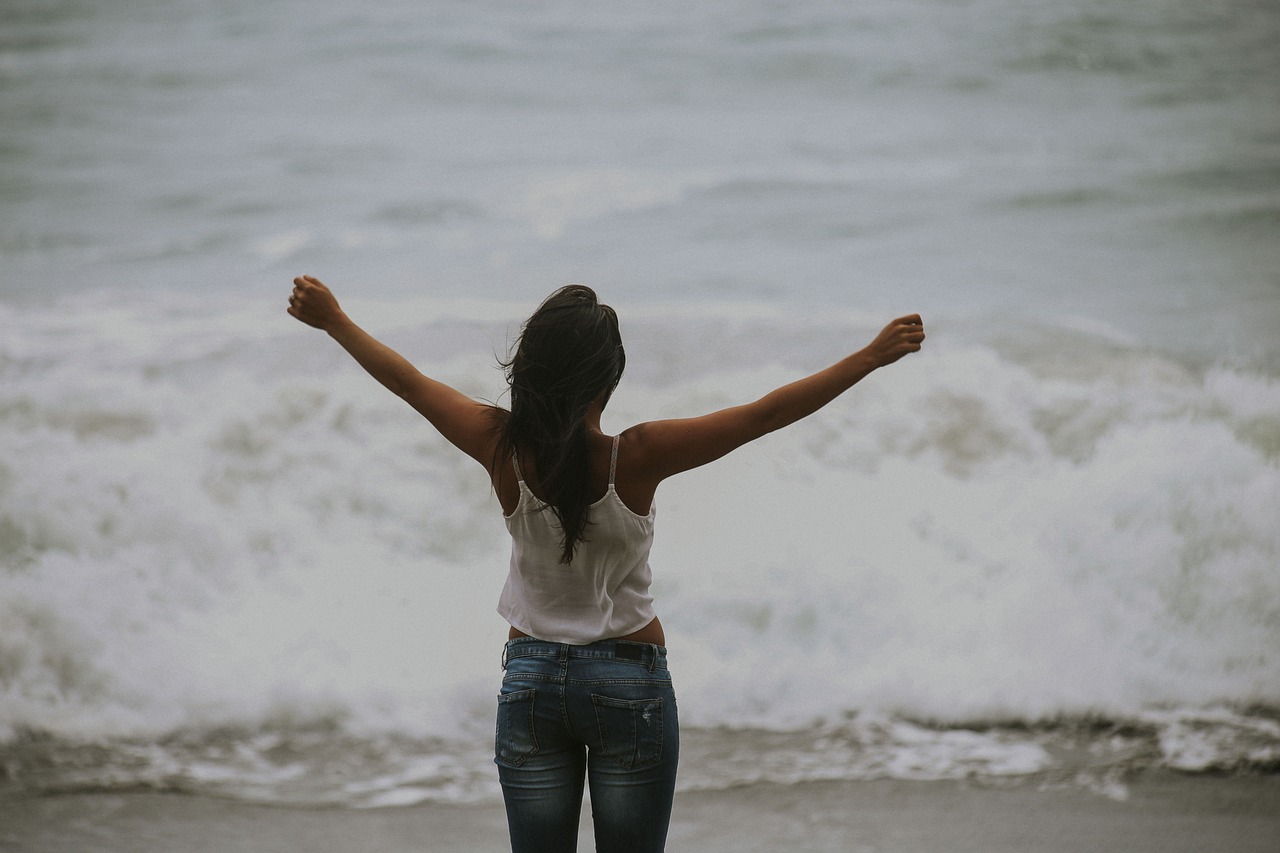 people, woman, happy, enjoy, freedom, water, ocean, sea, beach, gray beach, gray happy, gray water, gray sea, gray ocean, gray happiness