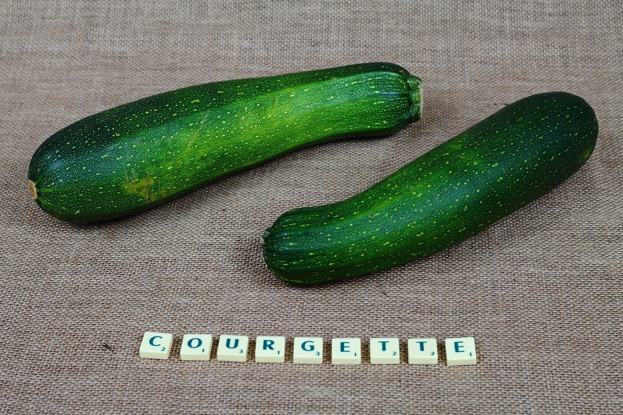 subtitles, writing, scrabble, word, letters, words, language learning, learning english, vegetables, a vegetable, food, natural, nature, bio, healthy, courgette, courgettes, green