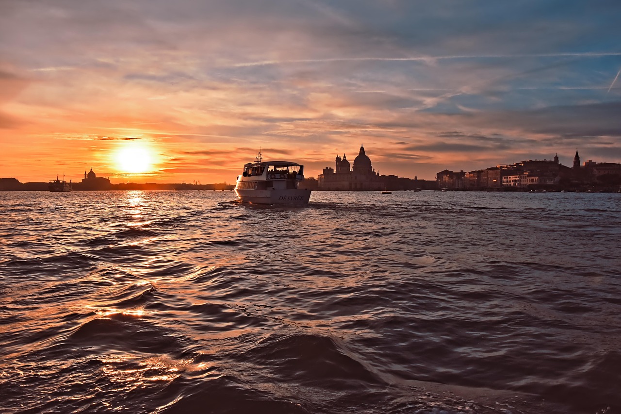 sunset, lighting mood, afterglow, silhouette, venice, boat, evening atmosphere, dusk, lagoon, water, waves, atmospheric, romantic