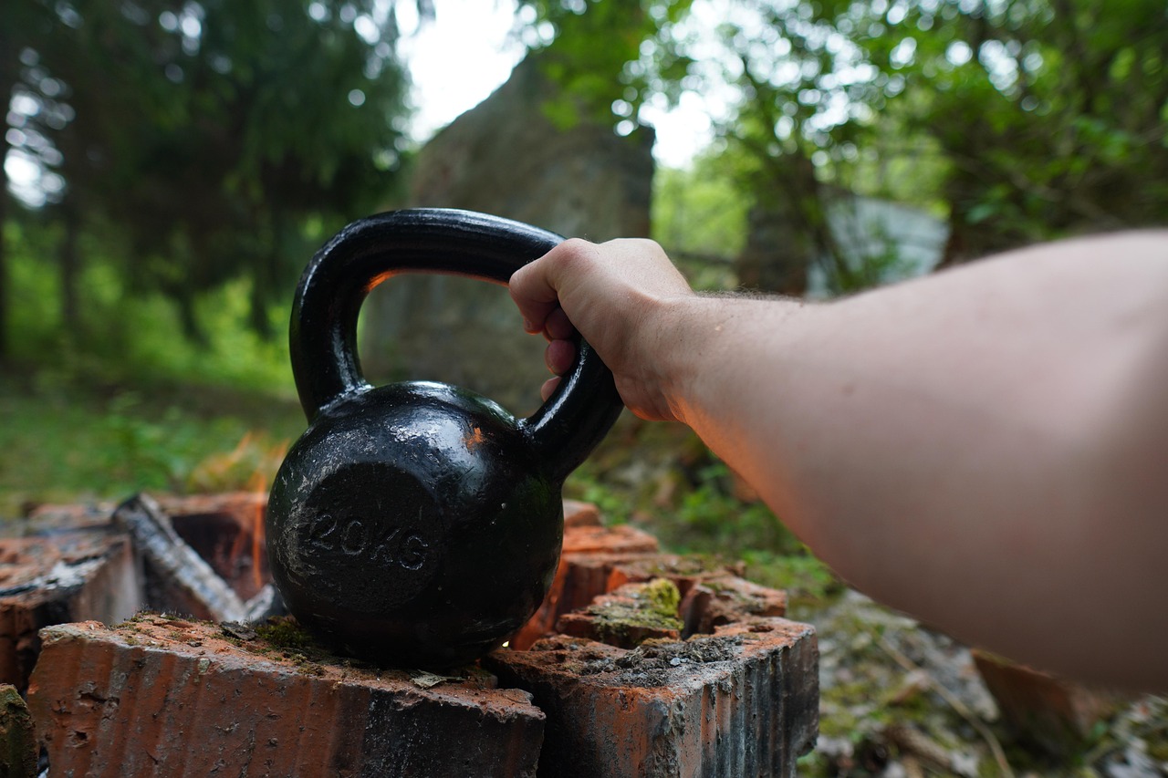 kettlebell, trening, exercise, sport, training, nature, travel, background, wild, wilderness, adventure, compass, the process, manual, forest, trees, predator, green, excellent, fitness, crossfit, organic, workout, kettlebells