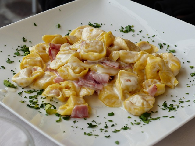 tortellini, noodles, pasta, italian, meal, food, cheese sauce, noodle dish, plate, dish, tortellini, tortellini, tortellini, tortellini, tortellini, pasta