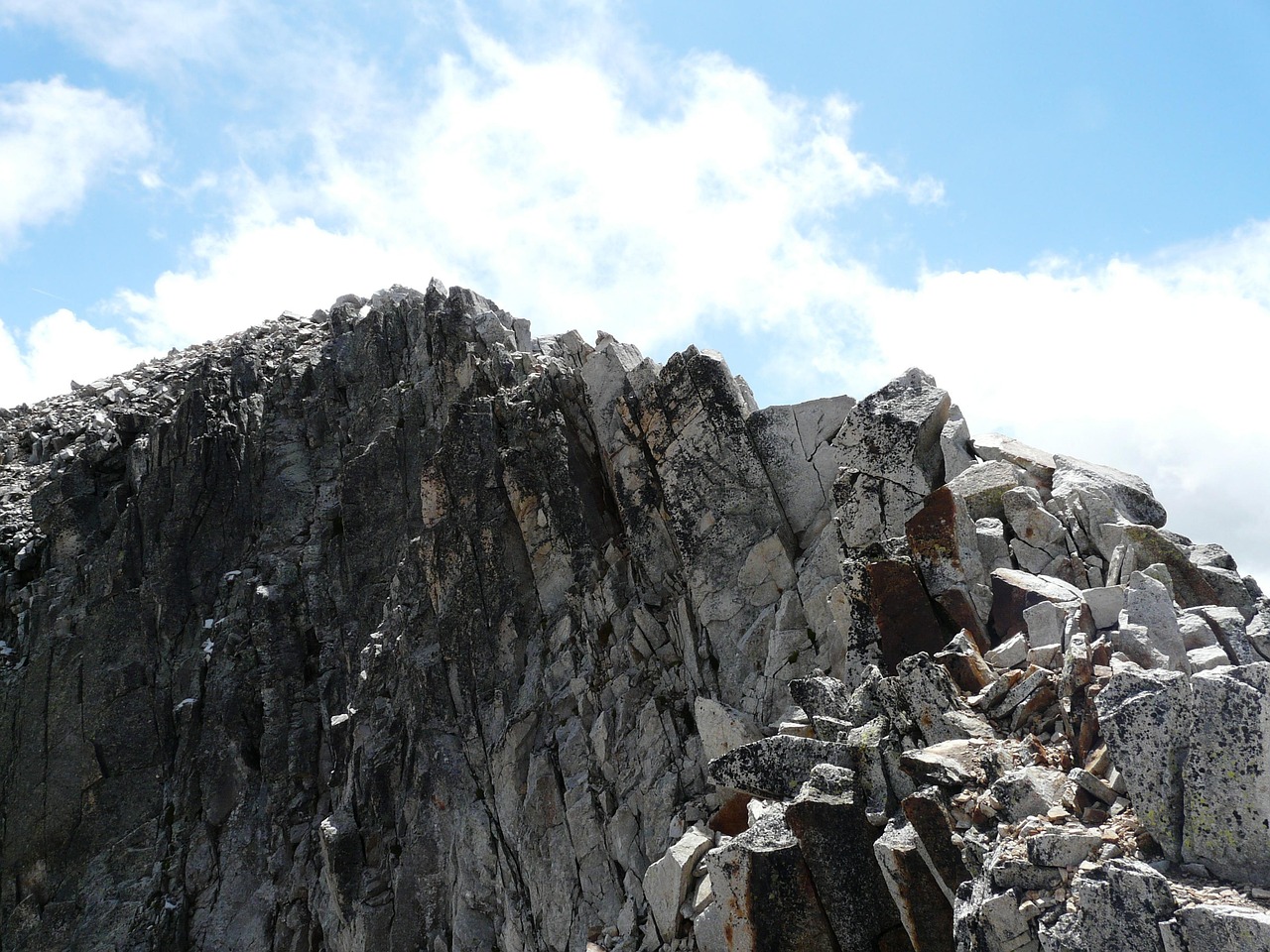 pico, aneto, mountain, alps, pico de aneto, pyrenees, rock, rock face, climbing, exposed, bridge of mohammed