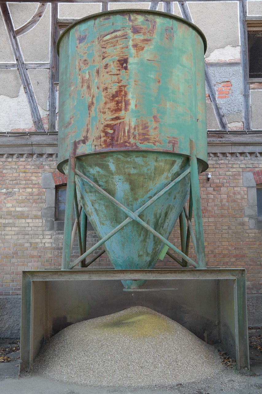 air classifier, silo, agriculture, chaff, coffee, threshing, grain, corn husks, husk, grain sleeves, sleeves, awns, grain awns, seed envelopes, stem parts, threshing waste, roughage, wheat