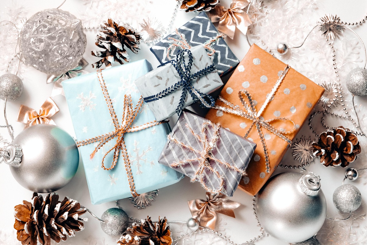 gifts, christmas, christmas decorations, christmas gifts, gift boxes, packaging, xmas, thanksgiving, decoration, decor, celebration, seasonal, presents, christmas ornaments, christmas decor, festive, flat lay, christmas wallpaper