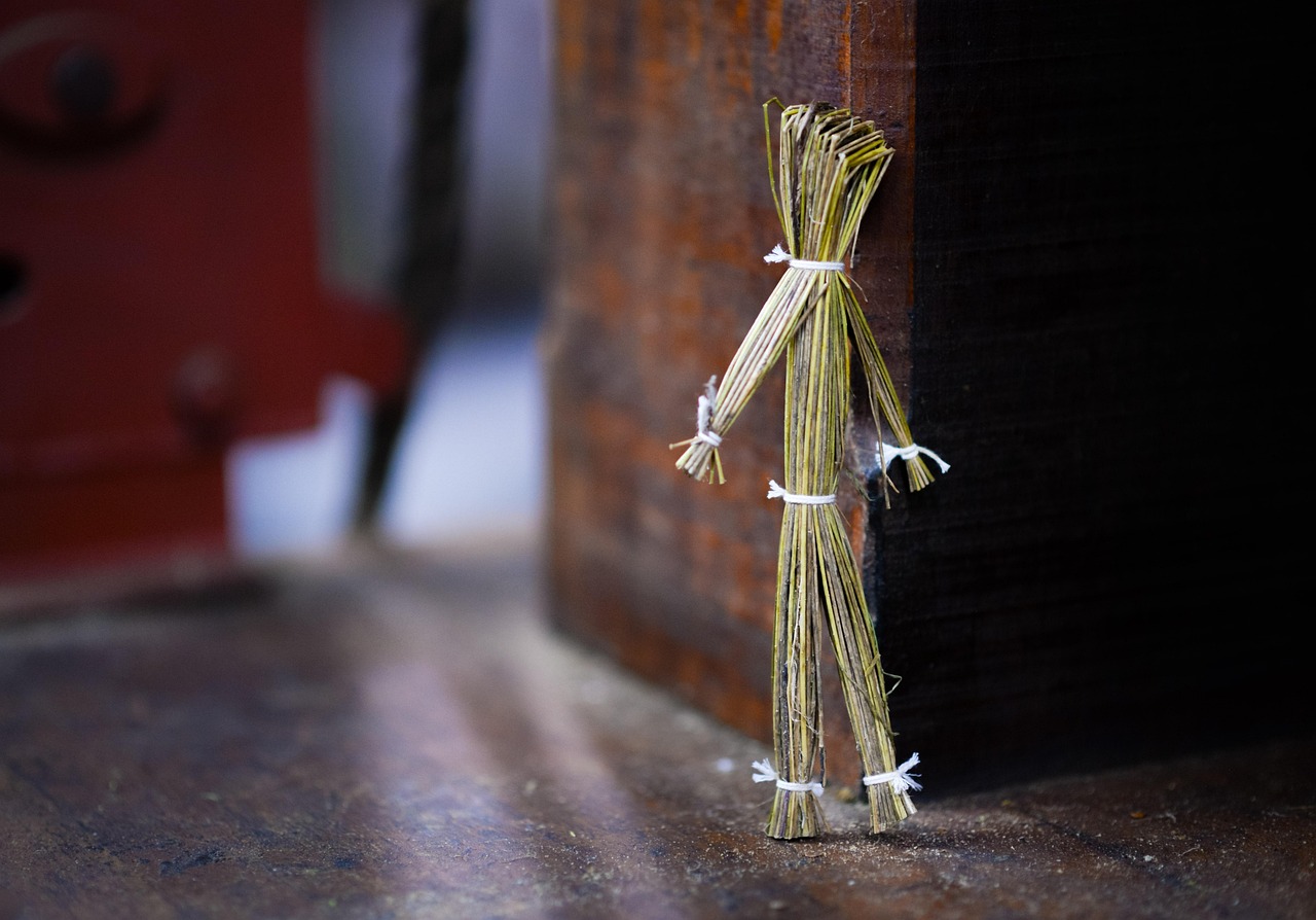straw, puppet, doll, decoration, decorative, culture, handmade, scarecrow, toy, yellow, funny, hay, figure, traditional, decor, harvest, season, tradition