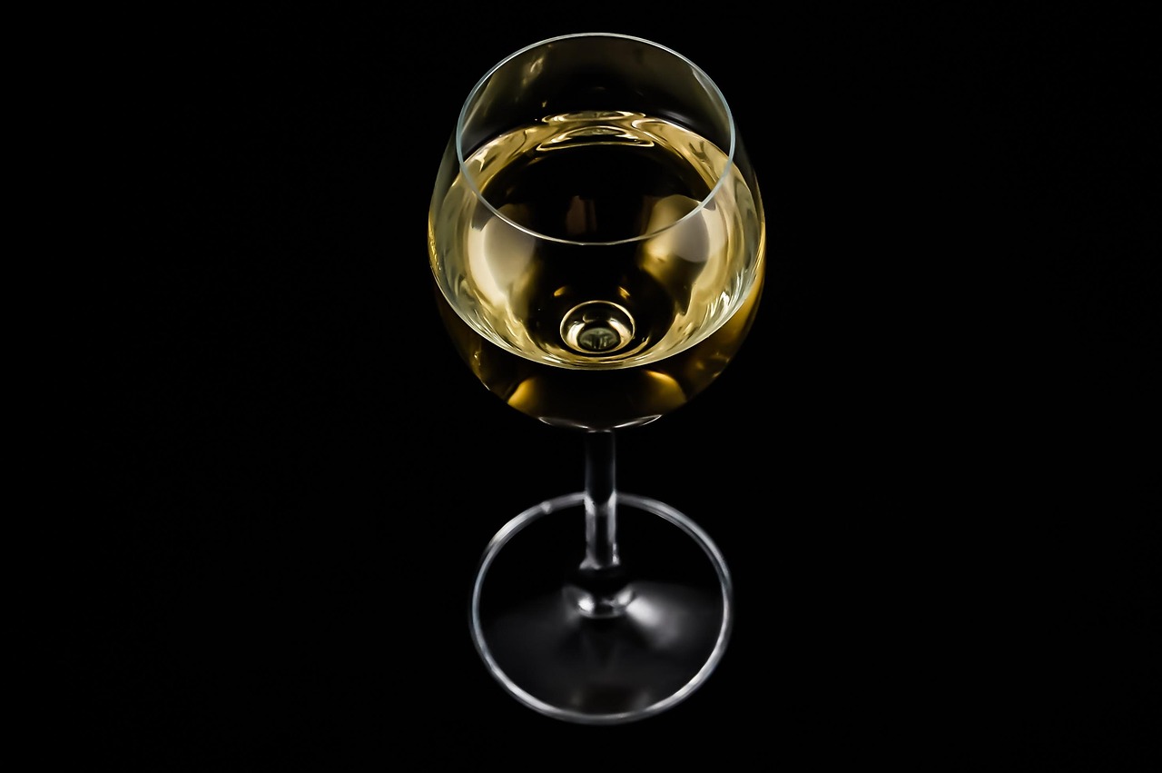 wine, drink, glass, wine glass, beverage, white wine, alcohol, alcoholic drink, alcoholic beverage