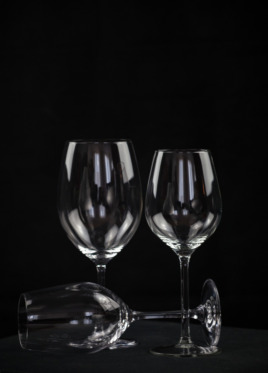 glass, white wine glass, arranged, wine glass, drink, white wine, restaurant, abut