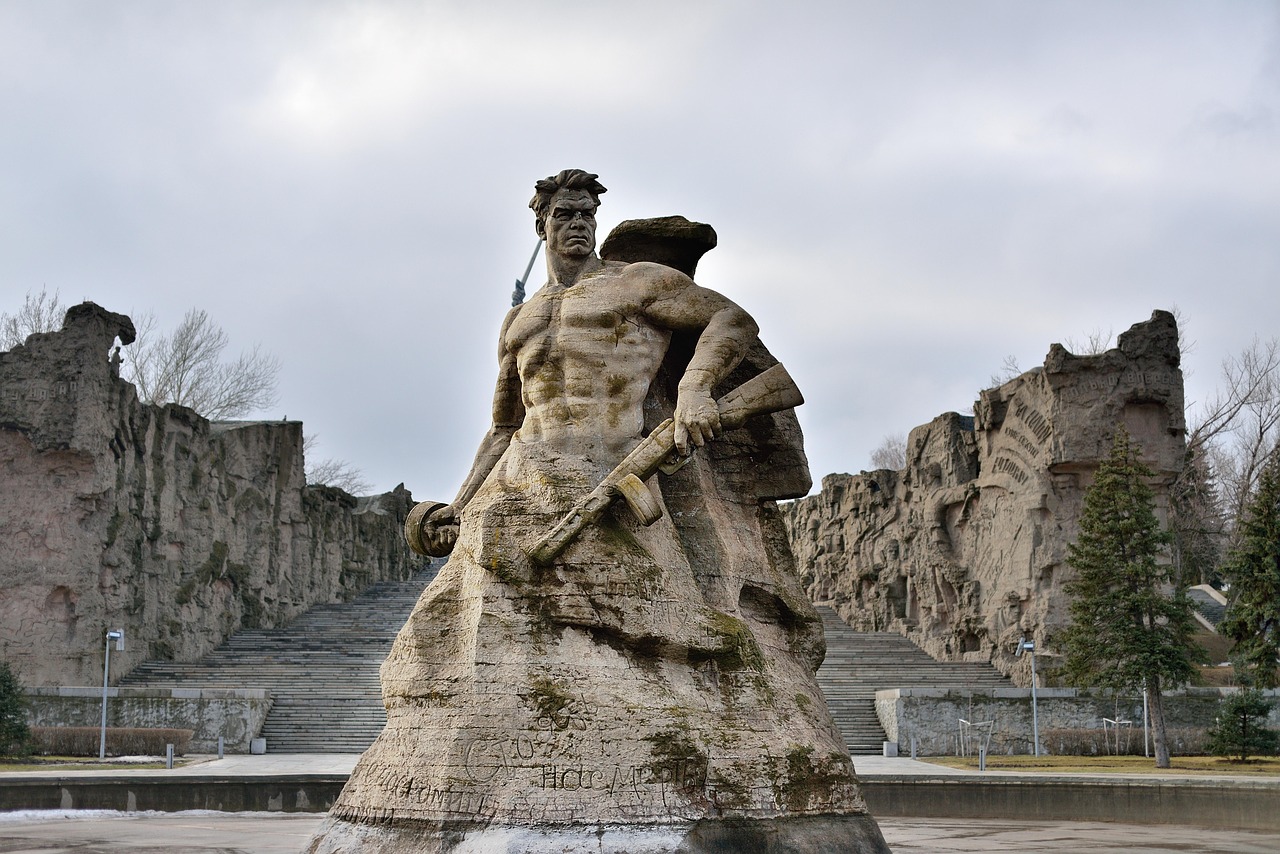 volgograd, stalingrad, monument, sculpture, 9th may, memory, the second world war, echoes of war