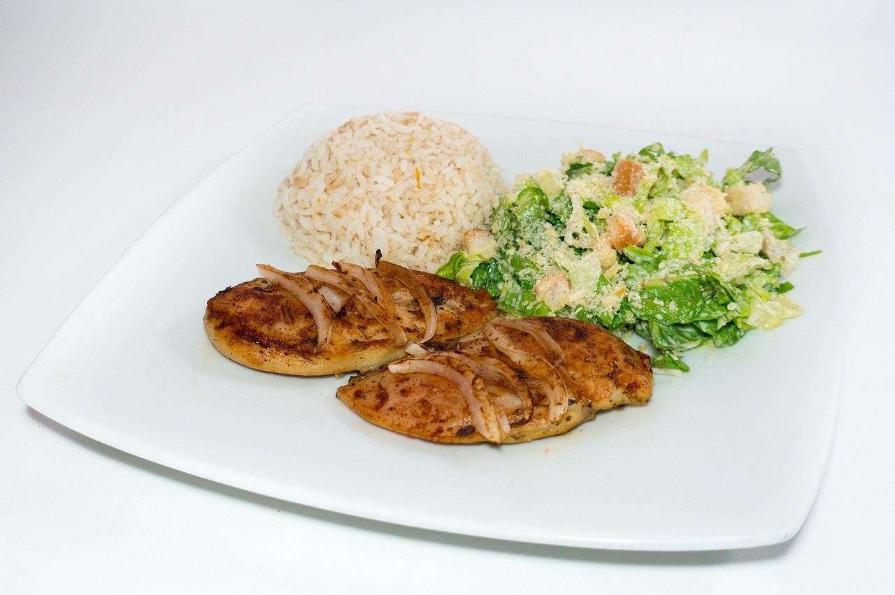 rice, caesar salad, grilled chicken, chicken with onion, plate, venezuelan food, lunch, rich, tasty, delicious, lettuce, food, dinner, gastronomy