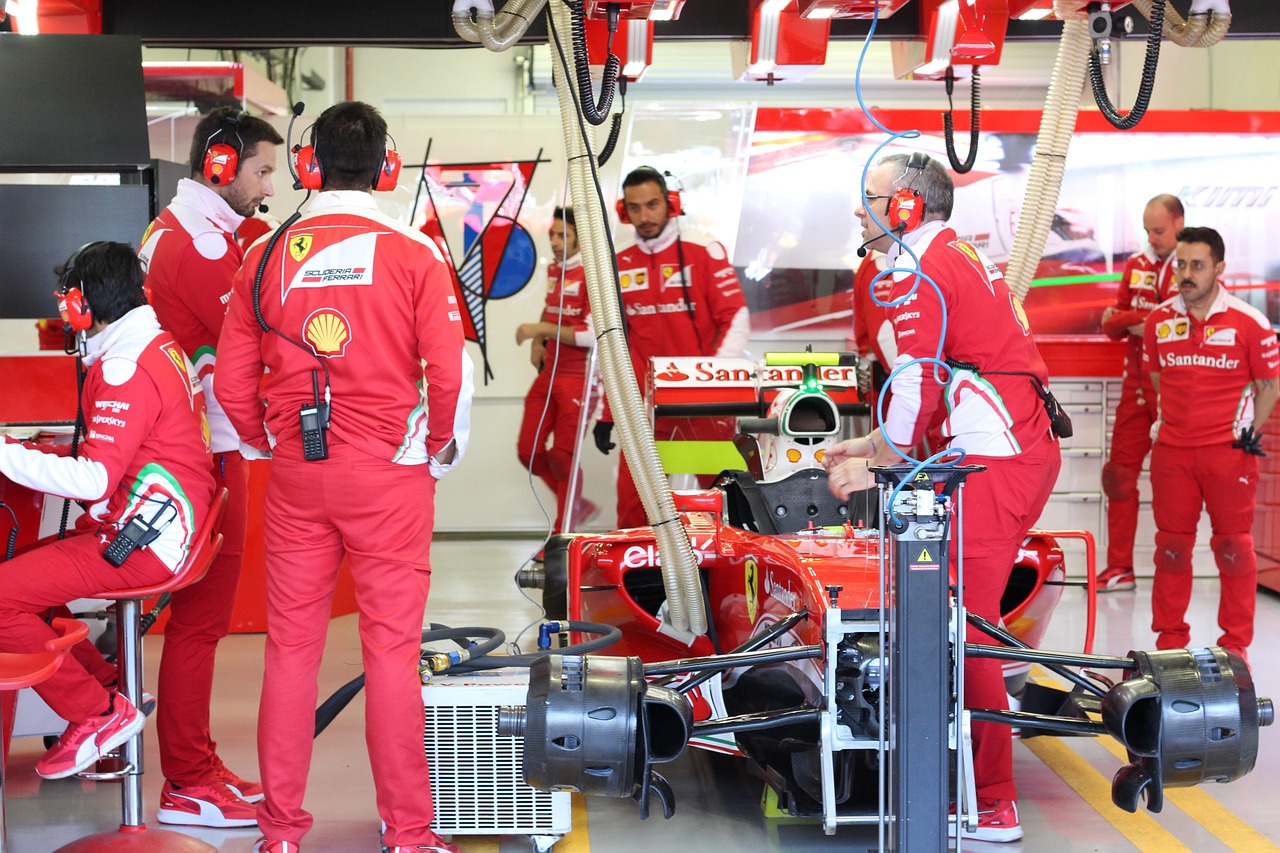f1, formula 1, motor racing, ferrari, team, cash register, red, garage, sebastian vettel, kimi räikkönen