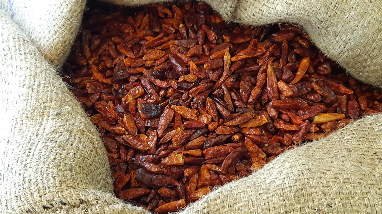 cayenne peppers, chili peppers, dried, red chili peppers, red peppers, chili, spice, seasoning, food, healthy, organic, closeup, marketplace