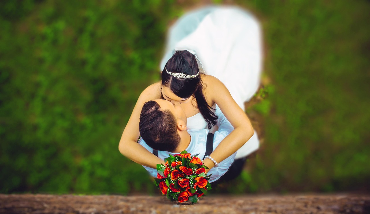 wedding, couple, kissing, embrace, hugging, together, happiness, happy, love, lovers, woman, man, green love, green happy, green wedding, green kiss, green happiness, green hug, green together