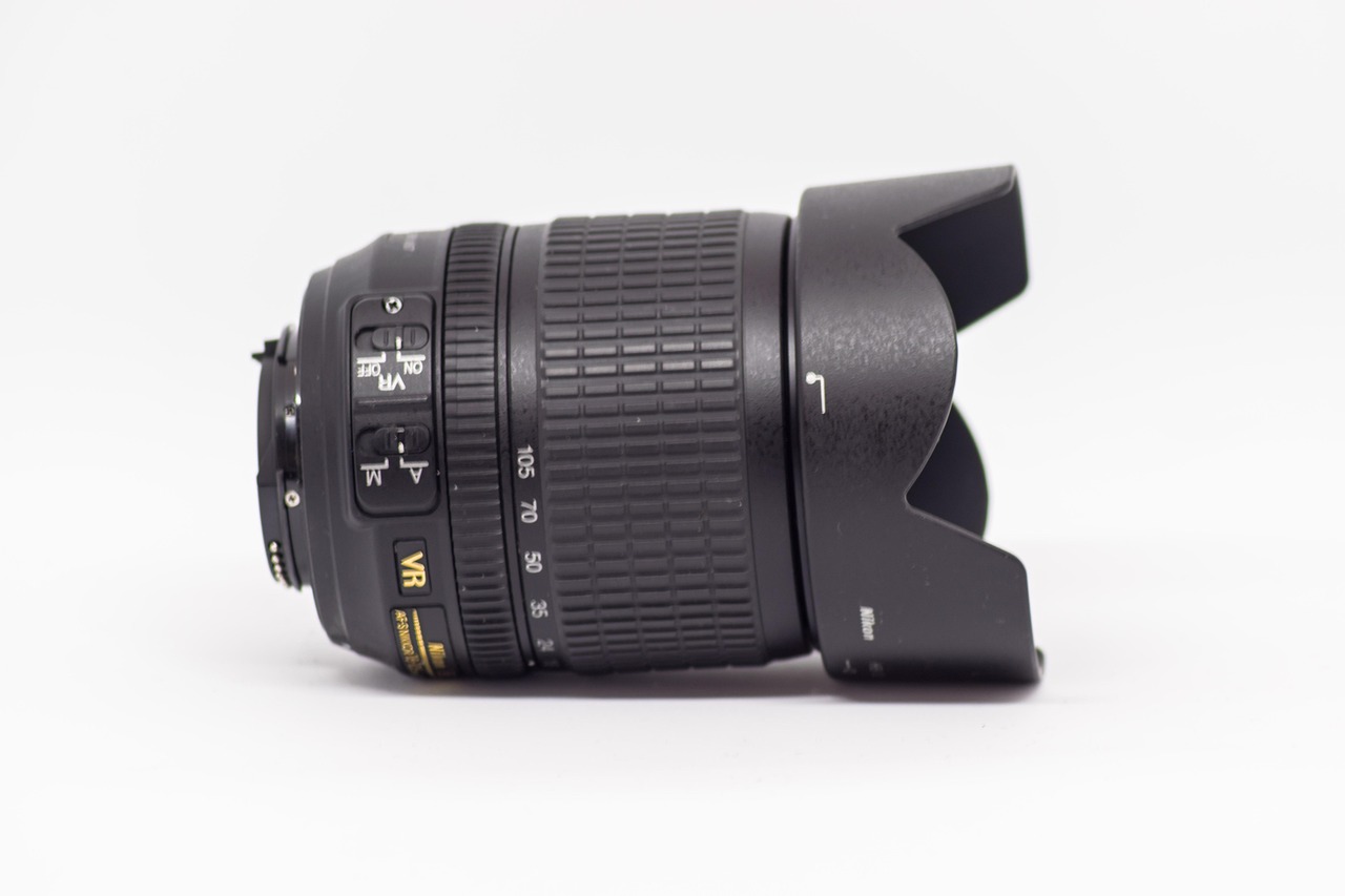 lens, isolated, technology, equipment, aperture, background, zoom, camera, enlarge, magnifier glass, photography, looking for, glass, look at, enlargement, focus, transparent, protection panel, sun visor, sharper, elegant, taking photos, reflection
