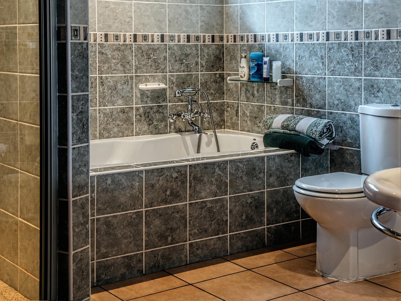 bathroom, bath, tub, toilet, bathtub, towel, clean, wash, tile, home, house, hotel