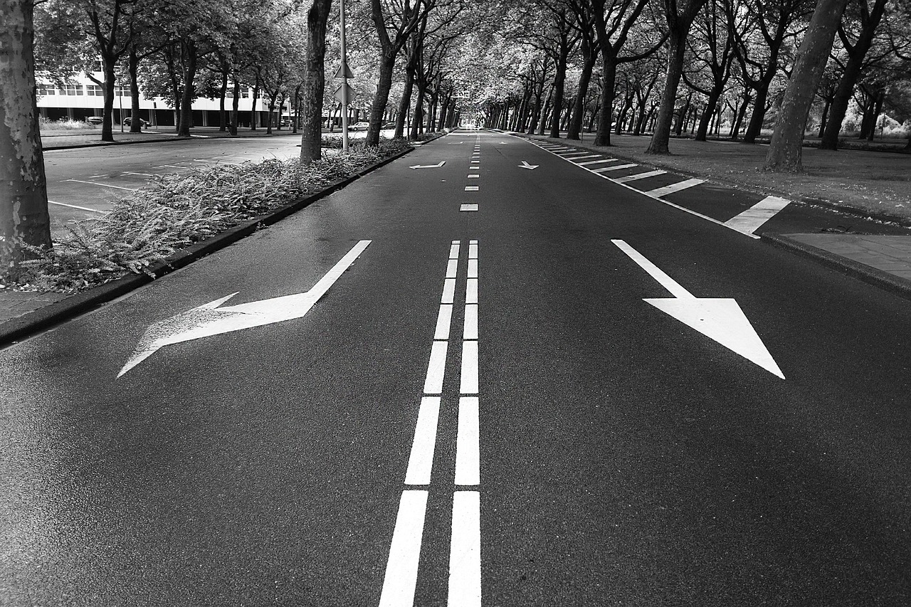 road, arrow, marker, road marker, pointer, sign, traffic marker, navigation, europa boulevard, amsterdam, buitenveldert-oost, gray road, gray arrow
