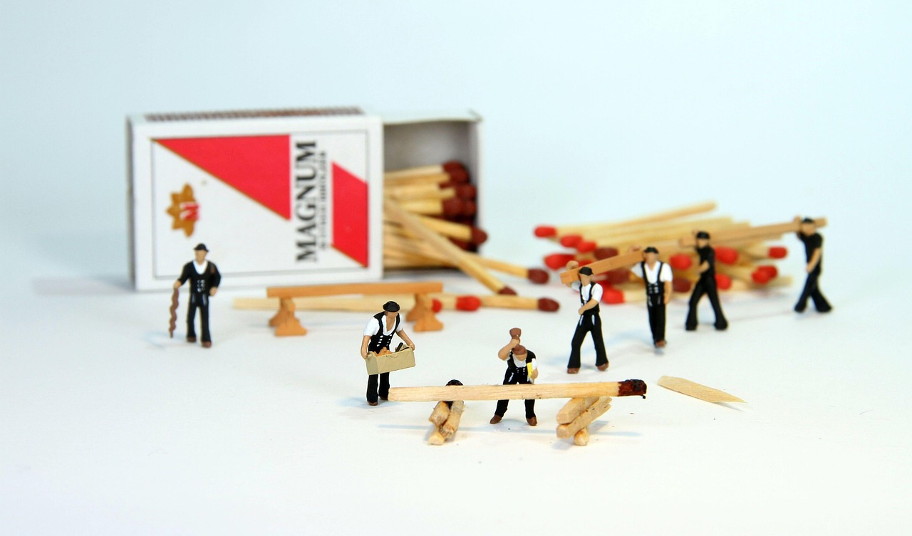 roofers, wood, miniature figures, zimmermann, carpenter, roof, craft, work, construction site, construction worker, workwear, protective clothing, security, teamwork, matches, workers, miniature figure, model train figure, toy, miniature, art, creative, small, model construction figure, lüttje