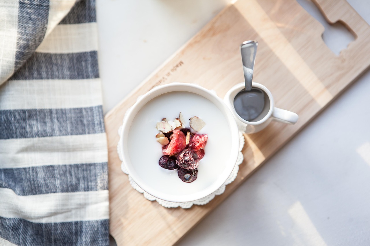 yogurt, milk, eat away, dessert, snack, delicious, dairy, fruit, d leisure, food, healthy, cafe, dried fruits, livestock