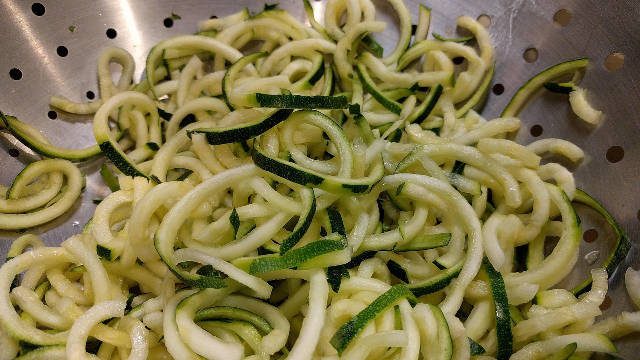 zucchini, noodle, noodles, zoodle, zoodles, spiralized, inspiralize, spiralize, colander, vegetable, healthy, paleo, low, carb, low-carb, whole, thirty, whole30, w30, keto, diet, lifestyle, food, pasta, chef, home, cook, kitchen, linguini, nutritious, nutrition