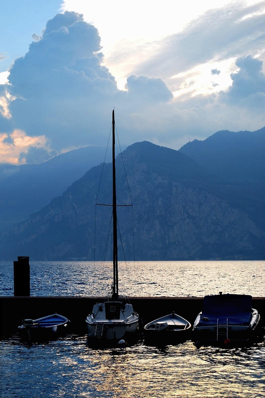 thunderstorm mood, lago di como, lake, clouds