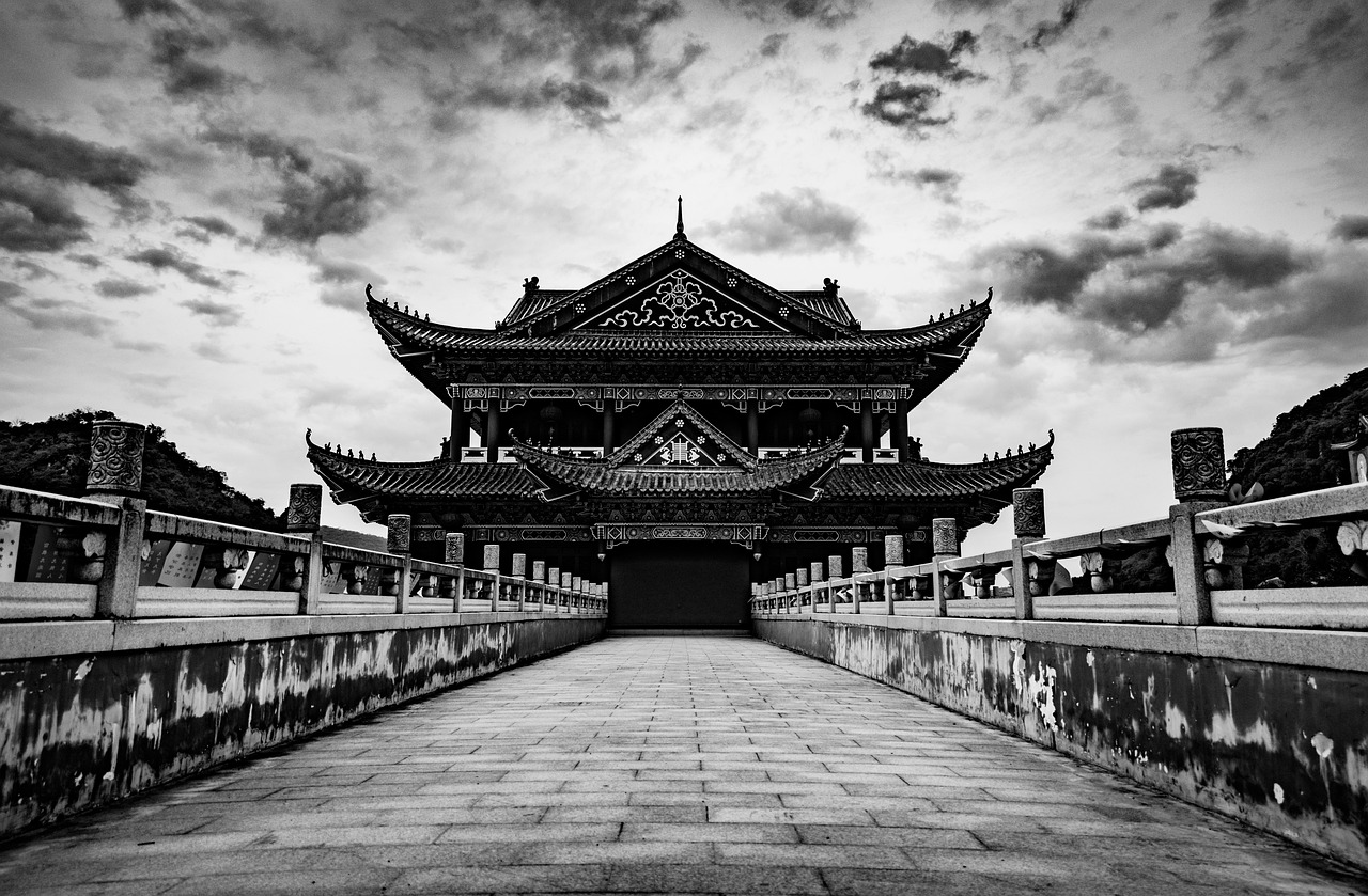 temple, black and white, symmetry