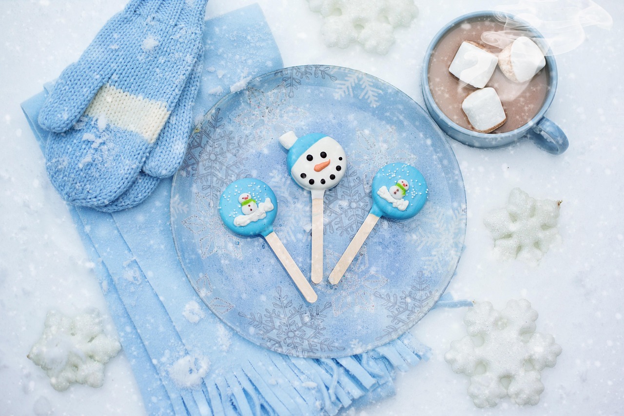 hot chocolate, snow, winter, chocolate, hot, cup, drink, marshmallow, christmas, cocoa, mug, warm, cozy, comfort, warm and cozy, blue snow, blue chocolate, blue cup