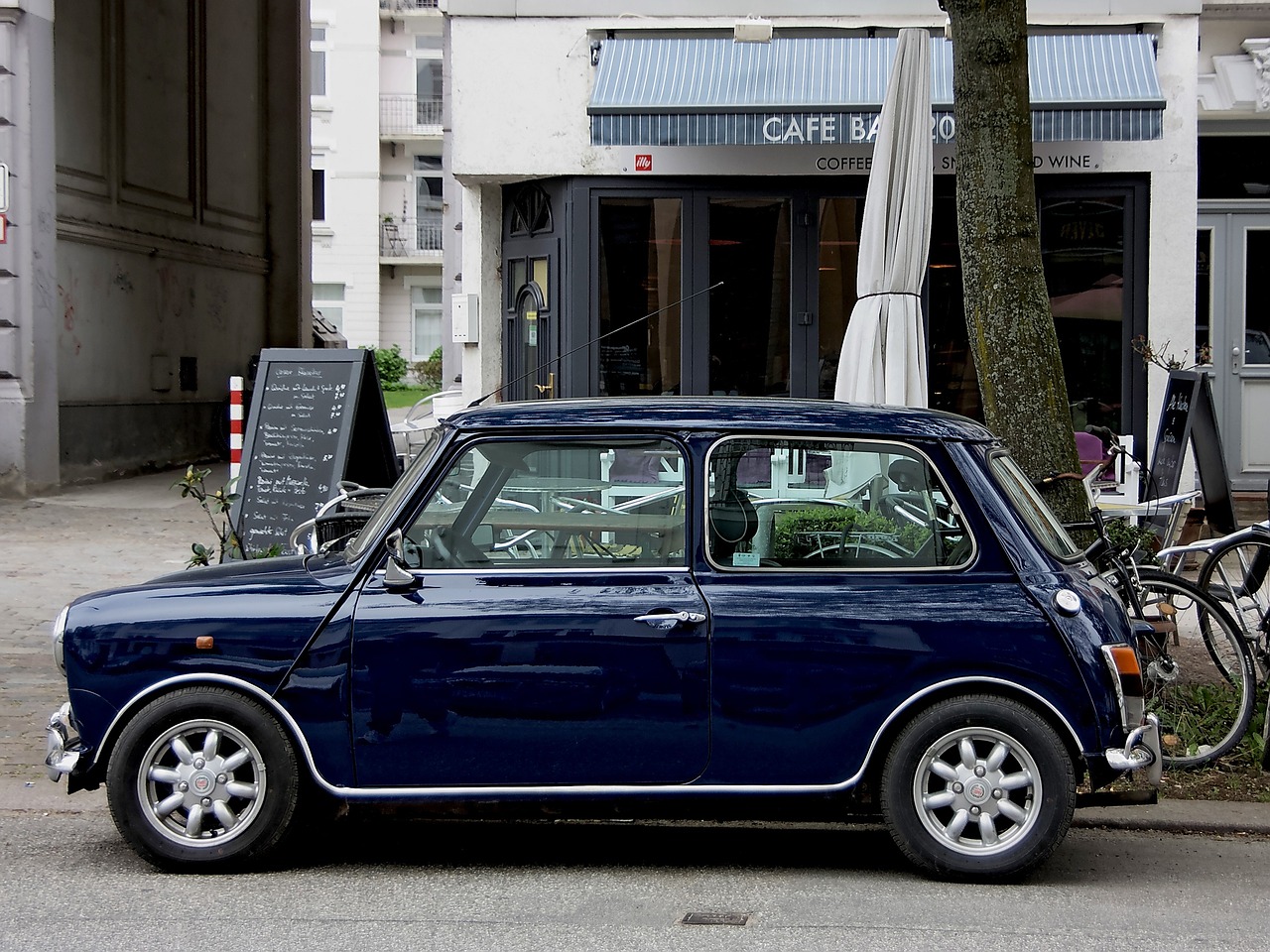 automobile, alu, alloy wheel, made of aluminium, sports car, vehicles, antique car, mini, mini cooper, retro, vintage, nostalgia, blue, high gloss, road, city, hamburg, business district, houses, parking lane, park, side of the road, on the side of the road, youngtimer, ride, parked, side stripes