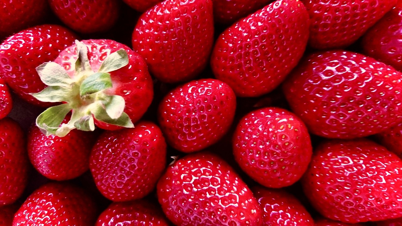 strawberries, red, beautiful, red berries, berries, red strawberries, strawberry, vegan, vegetarian, plant-based, raw food, raw, fresh, healthy, fruit, delicious, food, holistic, healing, healthy living