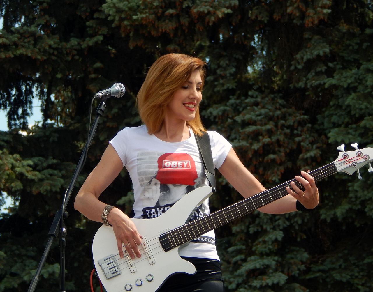 musician, guitar, music, guitar player, tool, young woman, bas-guitar, rock, stringed instruments, electric guitar