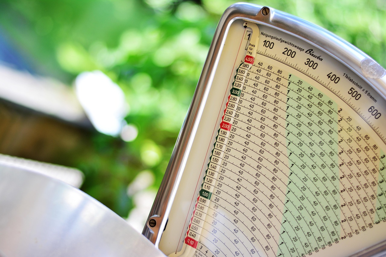 libra, old scale, weigh out, weigh, old, weight, measure up, kitchen appliance, kitchen scale, kilogram, retro scale, grams, balance