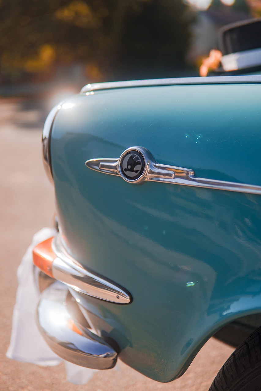 car, vehicle, automobile, retro, damage, classical, transportation, old, transport, oldtimer