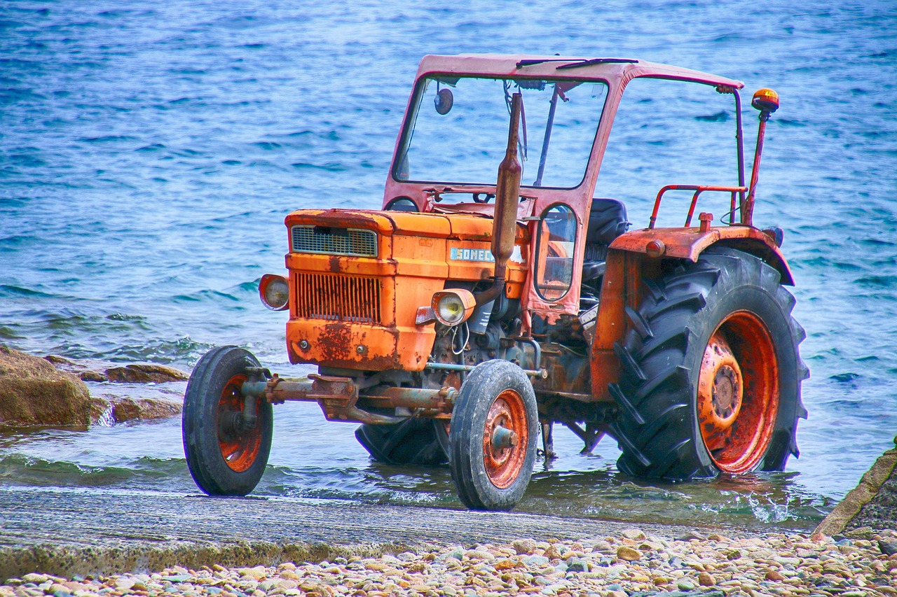tractor, marin, sea, shore, vehicle, beach, the water, orange, unloading, boats, tides, fishing