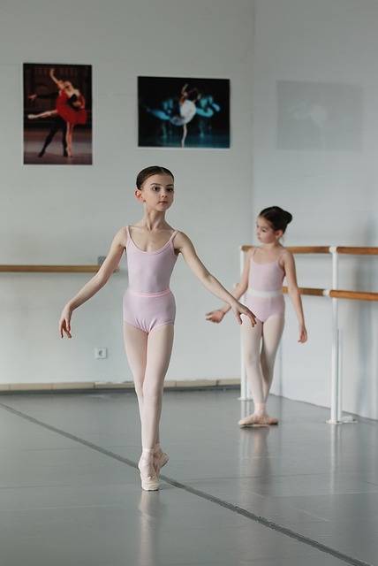 Image for Neoclassical Ballet: A Bridge Between Tradition and Innovation.