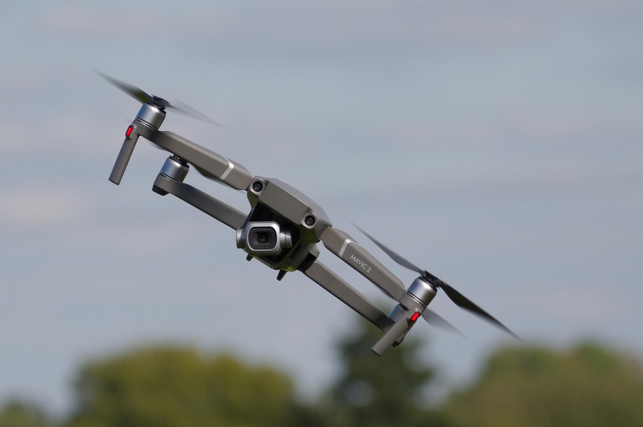 mavic 2, drone, dynamic, action, bokeh, blurred, technology, mavic, dji, tilt, sharp turn, nature, alster meadow, meadow, landscape