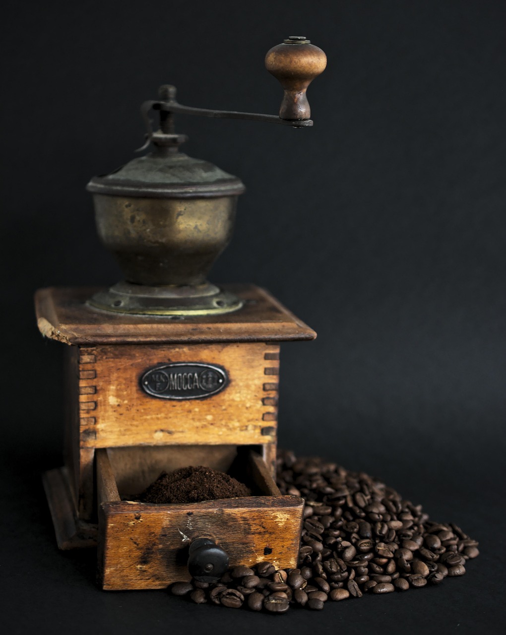 coffee, coffee grinder, grinder, roasted, coffee bean, bean, old, vintage, black, dark roasted, malen, malet